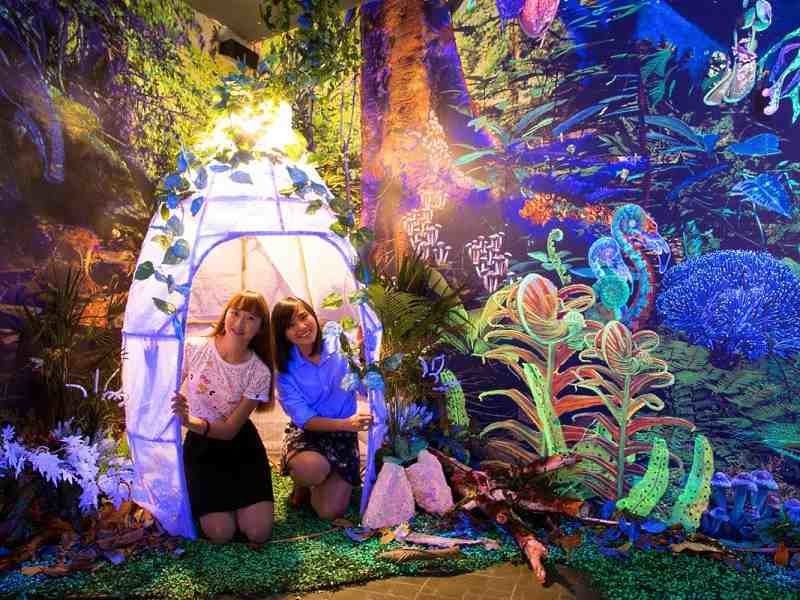 the dark mansion museum penang ticket let you enjoy glow in the dark room like this one