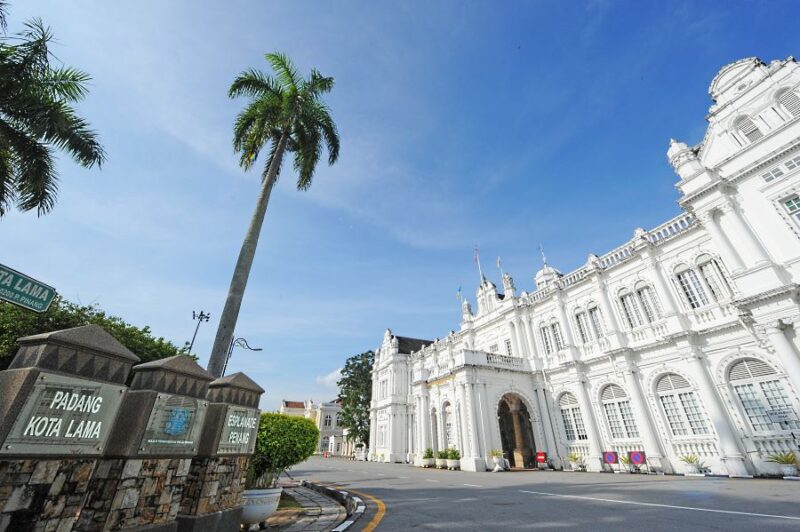 the penang city hall - a place you'll visit in the penang city tour