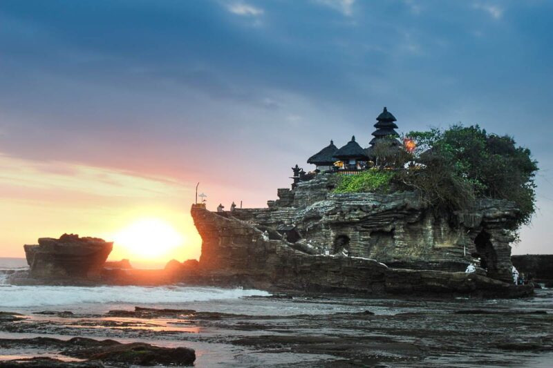 sunset at tanah lot that you can see during your tanah lot bali sunset tour