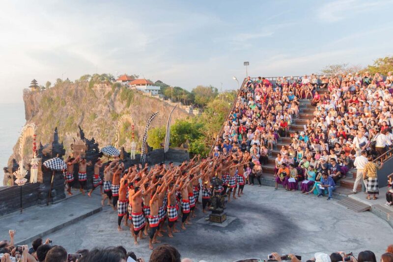 the bali kecak dance at uluwatu that you can watch during your uluwatu tour