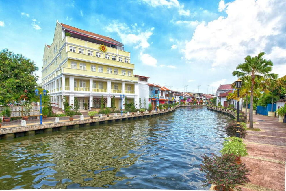 Riverside Bliss: 11 Melaka Hotels Along the Melaka River With Awesome ...